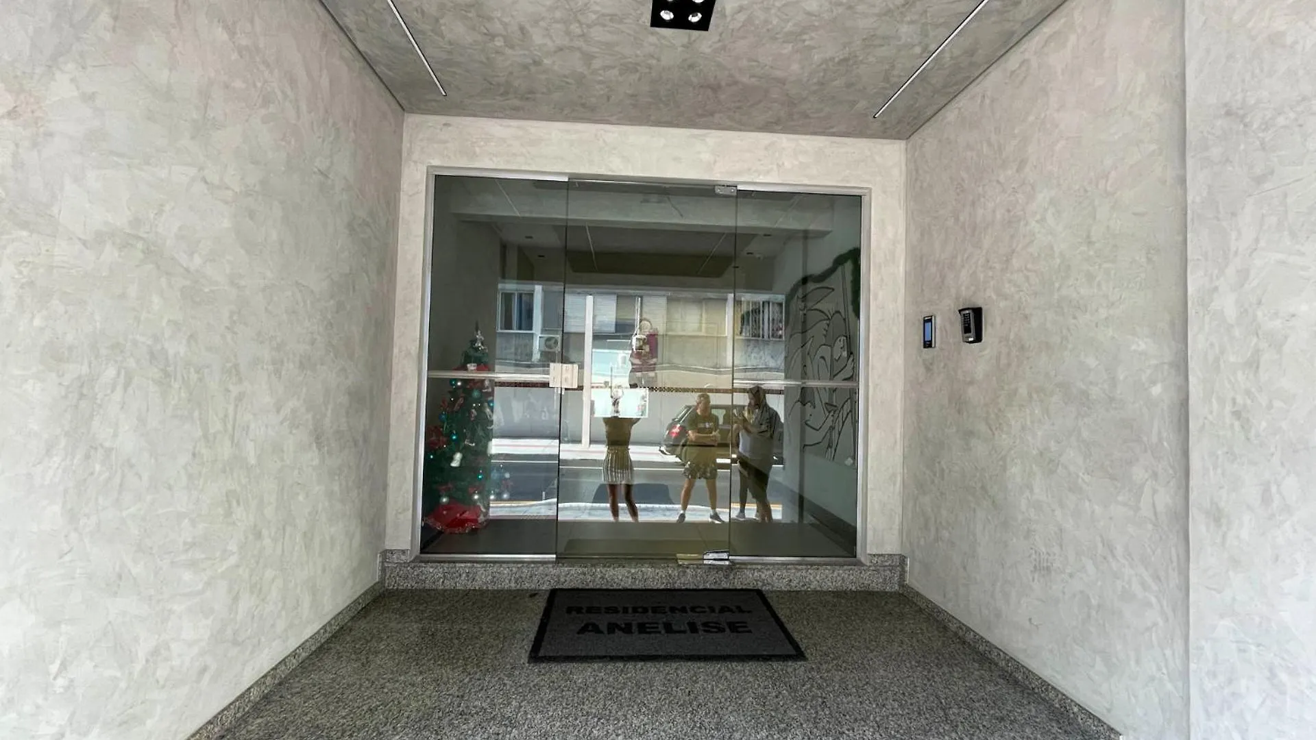 350 Metros Da Praia Central Na Avenida Brasil Proximo A Roda Gigante E Shopping Atlantico Balneário Camboriú 0*,  Brazílie