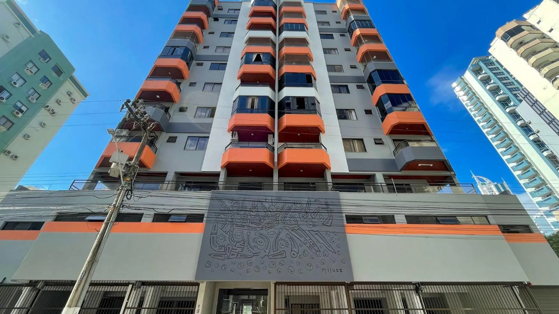 Apartmán 350 Metros Da Praia Central Na Avenida Brasil Proximo A Roda Gigante E Shopping Atlantico Balneário Camboriú