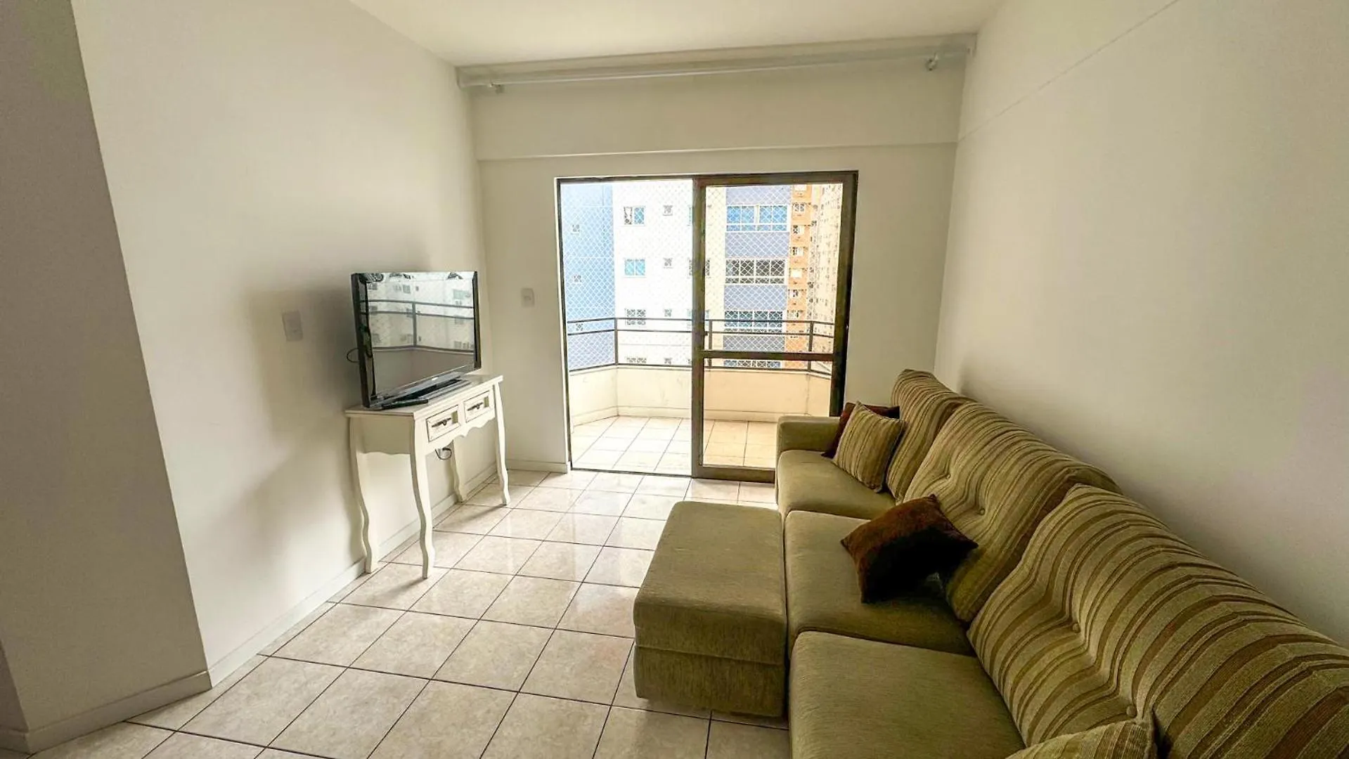 Apartment 350 Metros Da Praia Central Na Avenida Brasil Proximo A Roda Gigante E Shopping Atlantico Balneario Camboriu Brazil