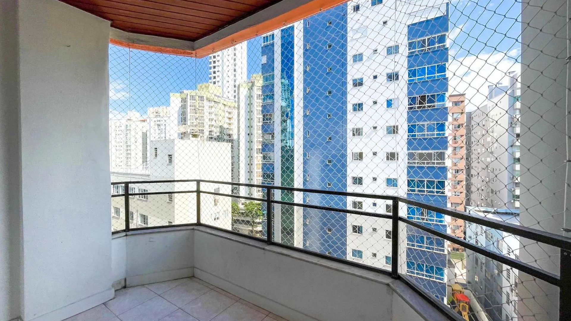 350 Metros Da Praia Central Na Avenida Brasil Proximo A Roda Gigante E Shopping Atlantico Balneario Camboriu Apartment