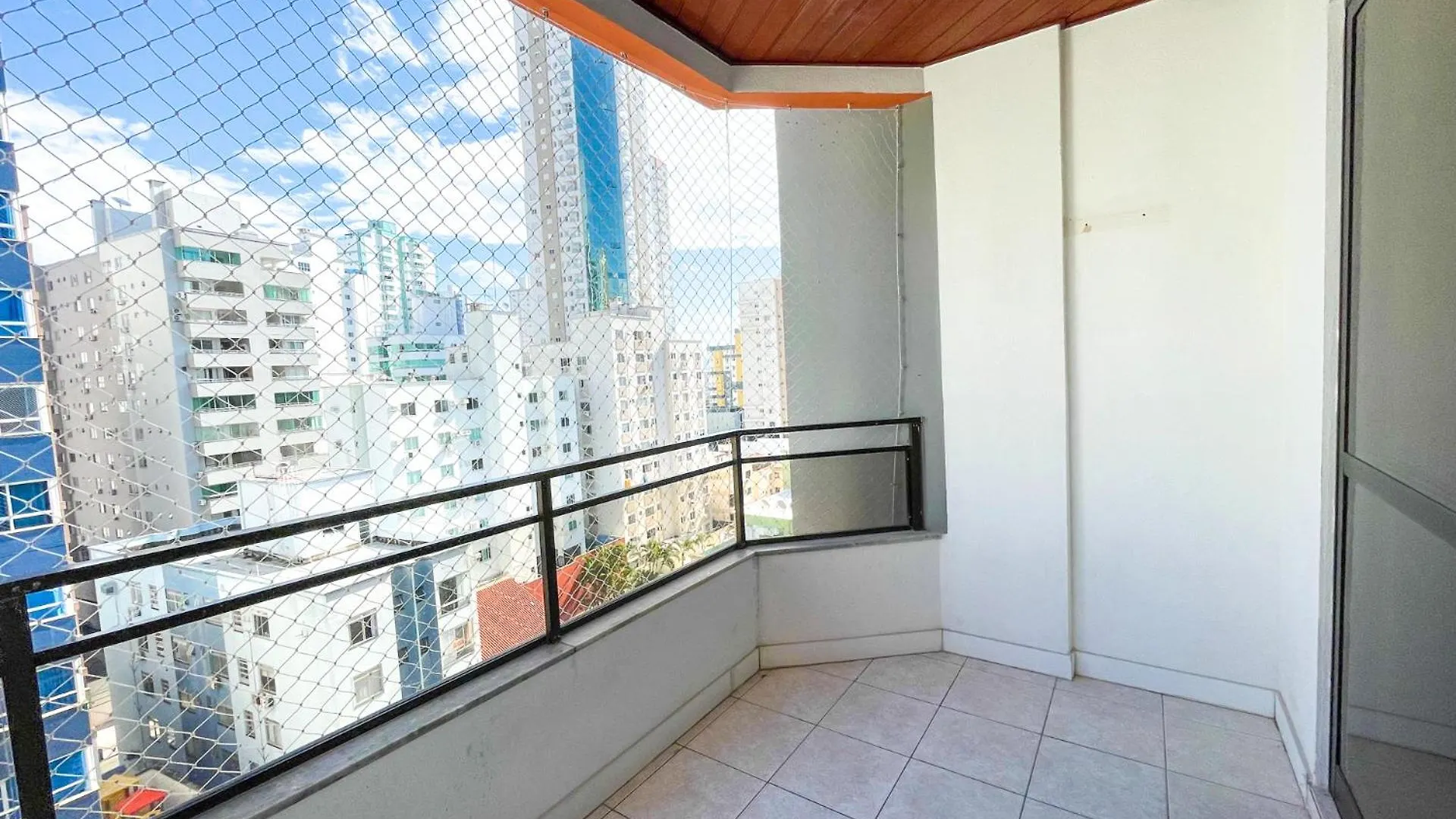 350 Metros Da Praia Central Na Avenida Brasil Proximo A Roda Gigante E Shopping Atlantico Balneario Camboriu Apartment