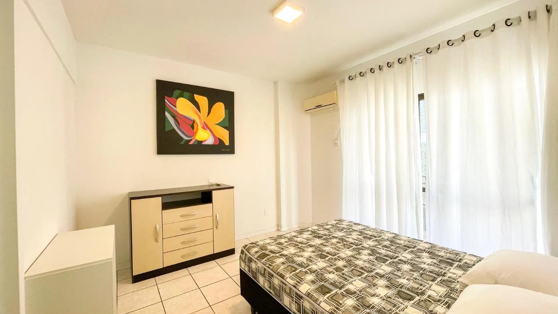 350 Metros Da Praia Central Na Avenida Brasil Proximo A Roda Gigante E Shopping Atlantico Balneario Camboriu Brazil